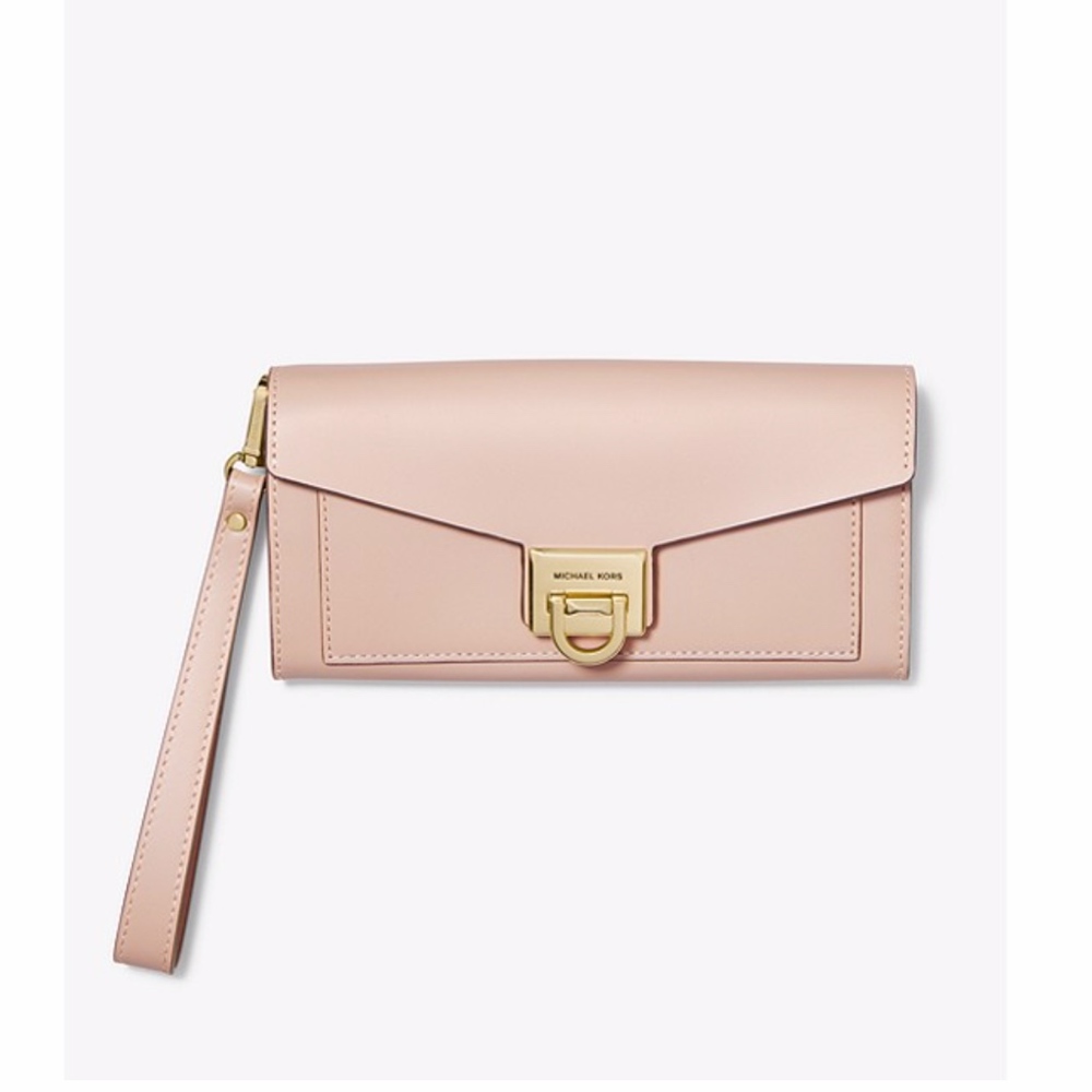 Final price NWT Micheal Kors soft pink clutch